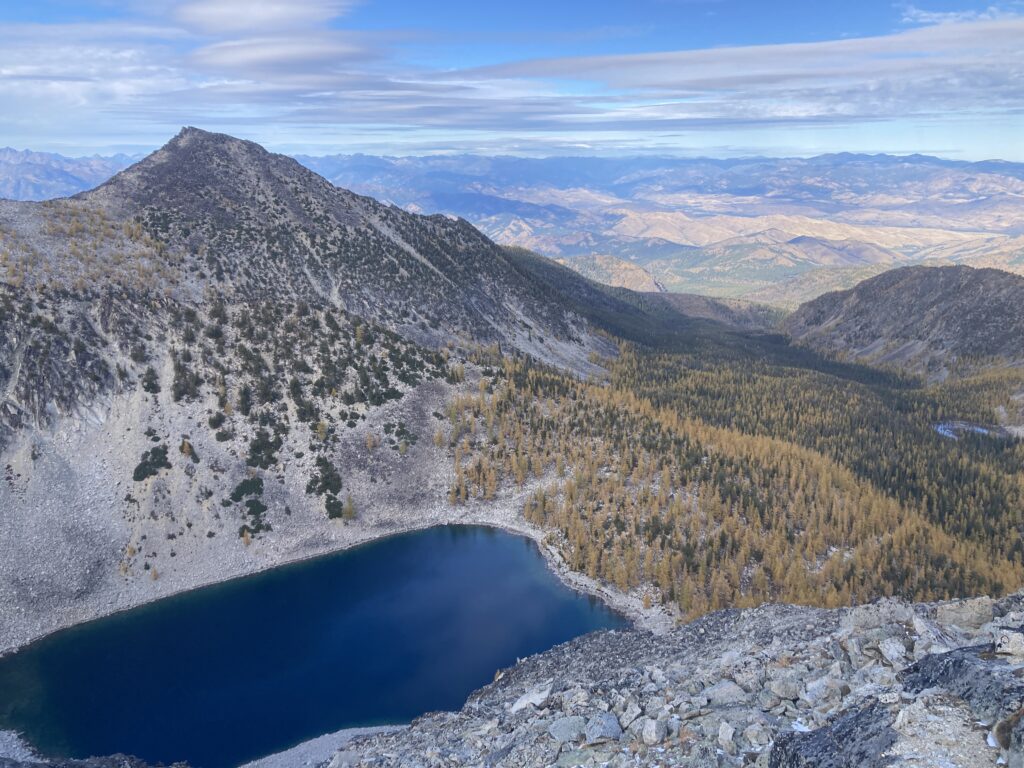 View of Libby Lake and Hoodoo Peak from Raven Ridge